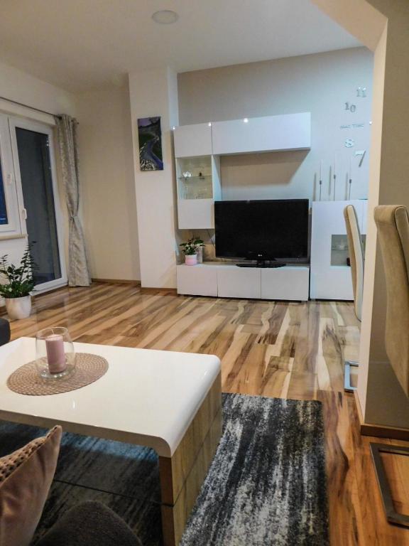 Apartman Lara u Otočcu — Dnevni boravak