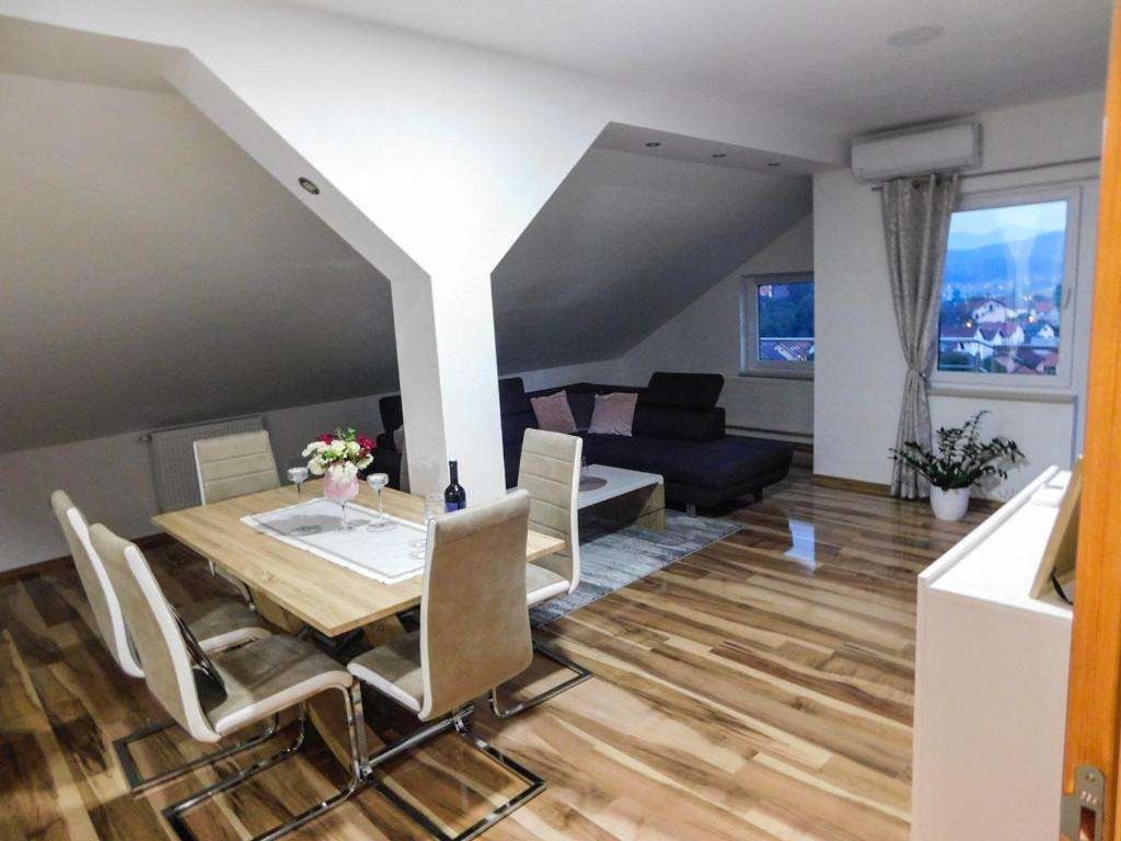 Apartman Lara u Otočcu — Dnevni boravak